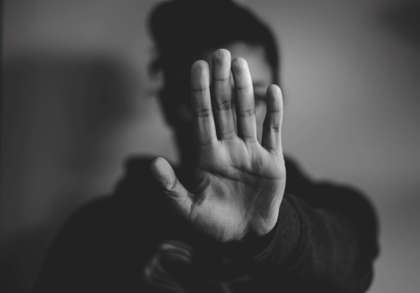 Dražit nemůže každý