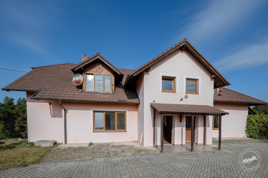 aukce-domu-chlum-nalzovice-3_optimized